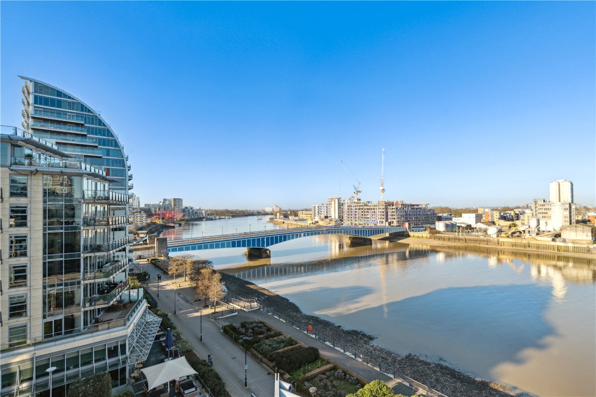 3 bedroom flat, Commodore House, Battersea Reach SW18 - Available