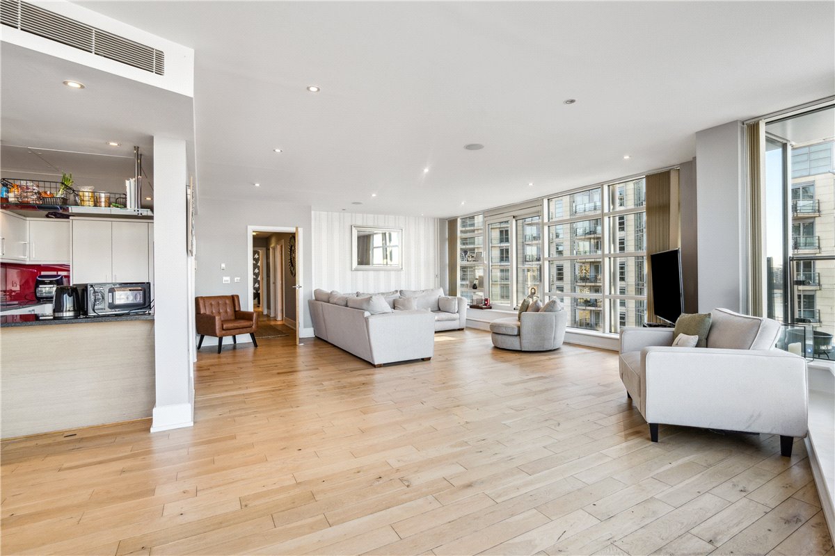 3 bedroom flat, Commodore House, Battersea Reach SW18 - Available
