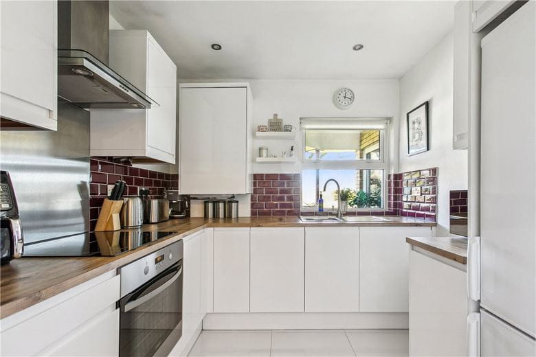 1 bedroom flat, Bedford Hill, London SW12 - Available