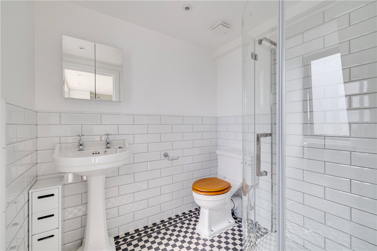 5 bedroom house, Calbourne Road, London SW12 - Sold STC