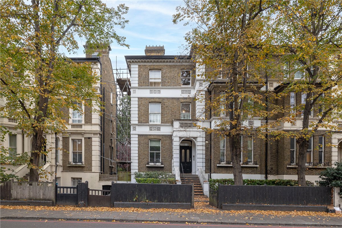 2 bedroom flat, North Side  Wandsworth Common, London SW18 - Sold STC