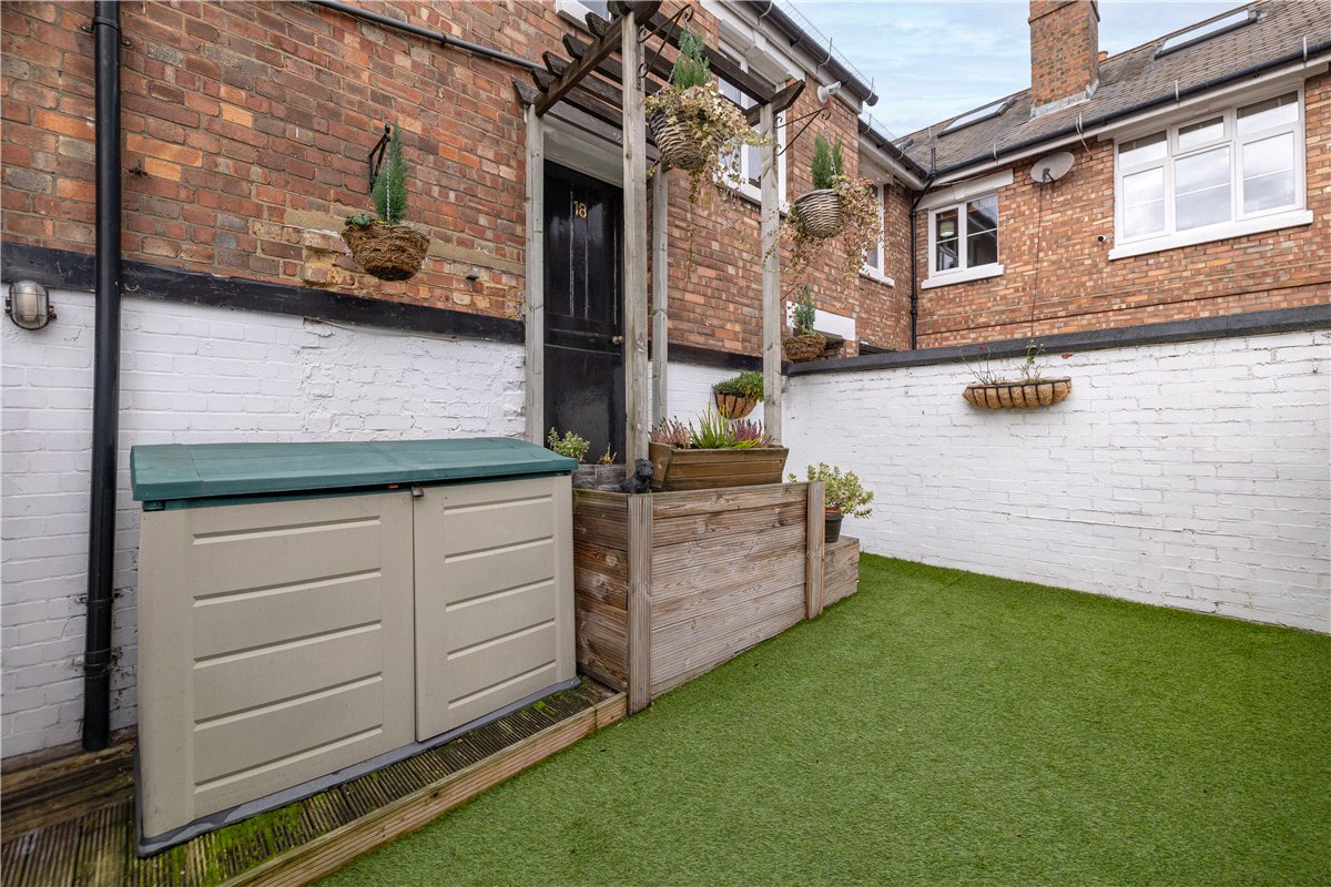 4 bedroom maisonette, Strickland Row, Wandsworth Common SW18 - Available