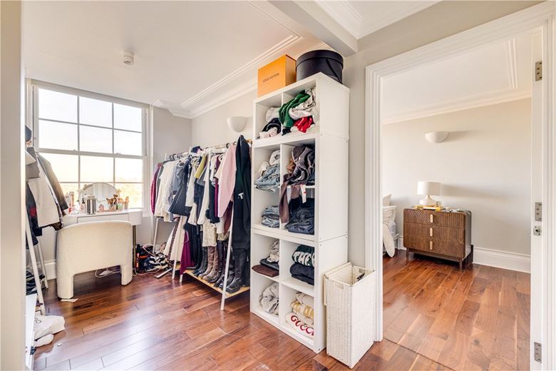 2 bedroom flat, Clapham Common North Side, London SW4 - Available