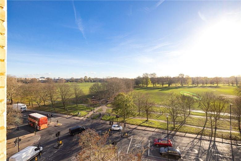 2 bedroom flat, Clapham Common North Side, London SW4 - Available