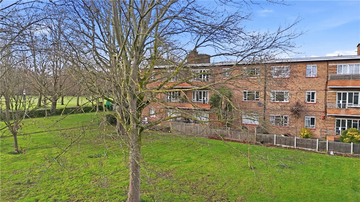 4 bedroom flat, Bolingbroke Grove, London SW11 - Available