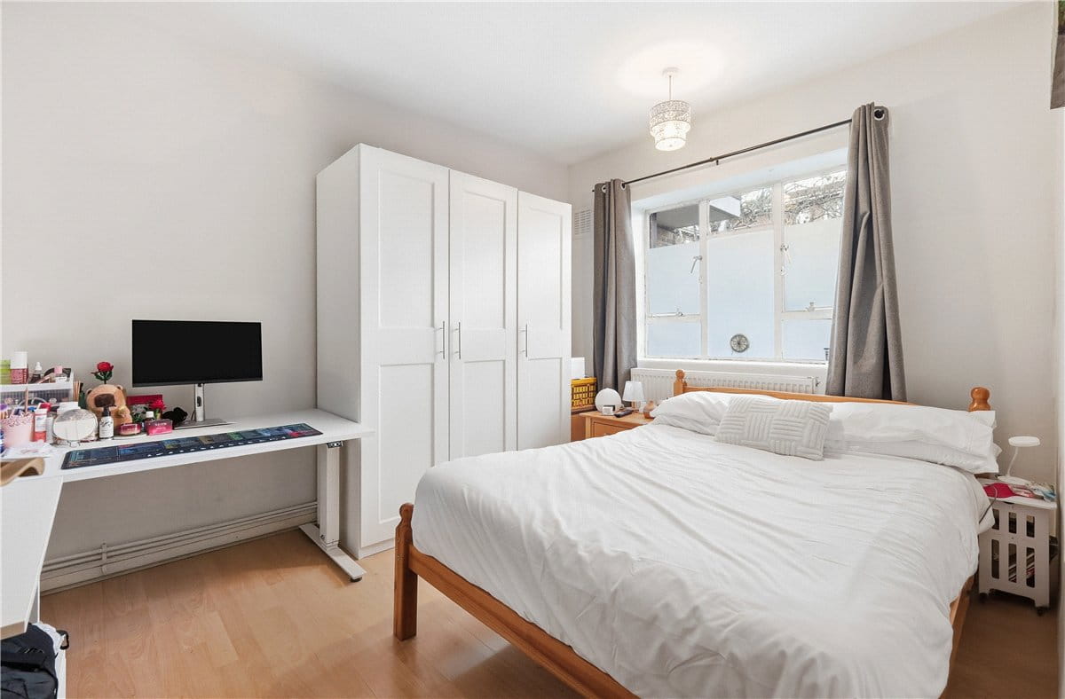 4 bedroom flat, Bolingbroke Grove, London SW11 - Available