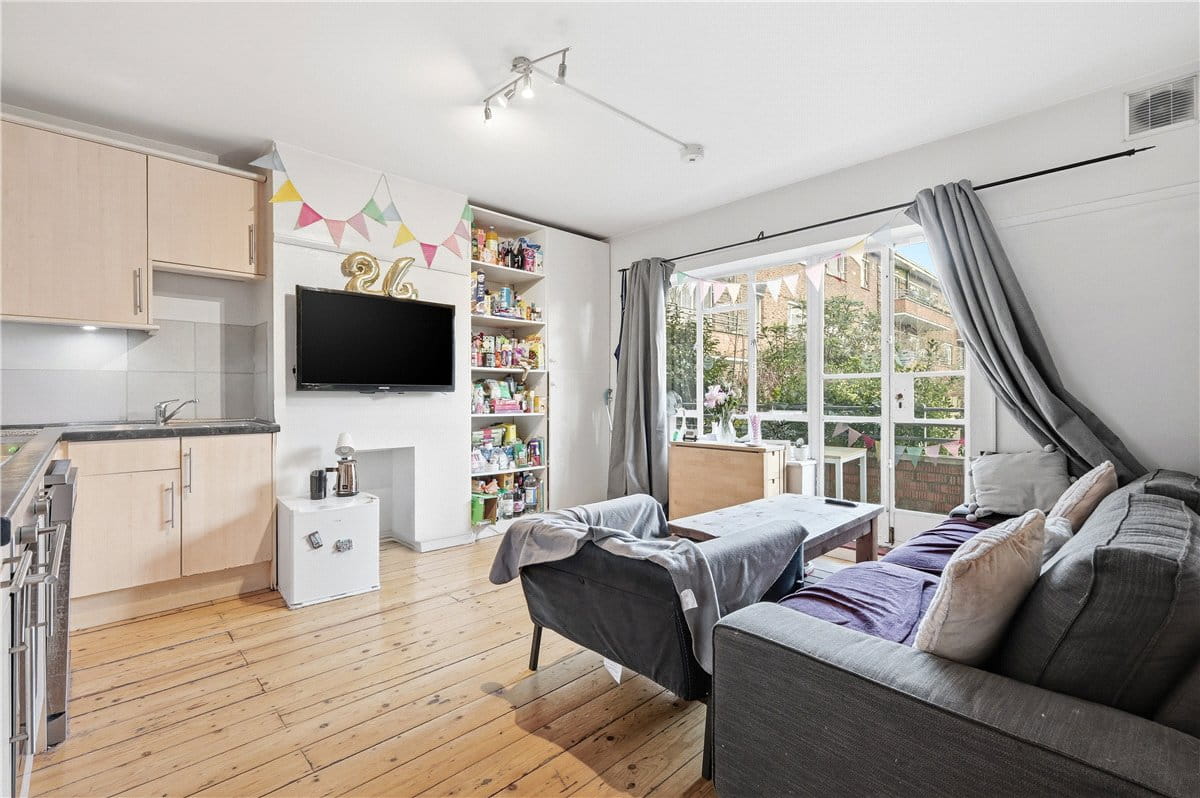 4 bedroom flat, Bolingbroke Grove, London SW11 - Available