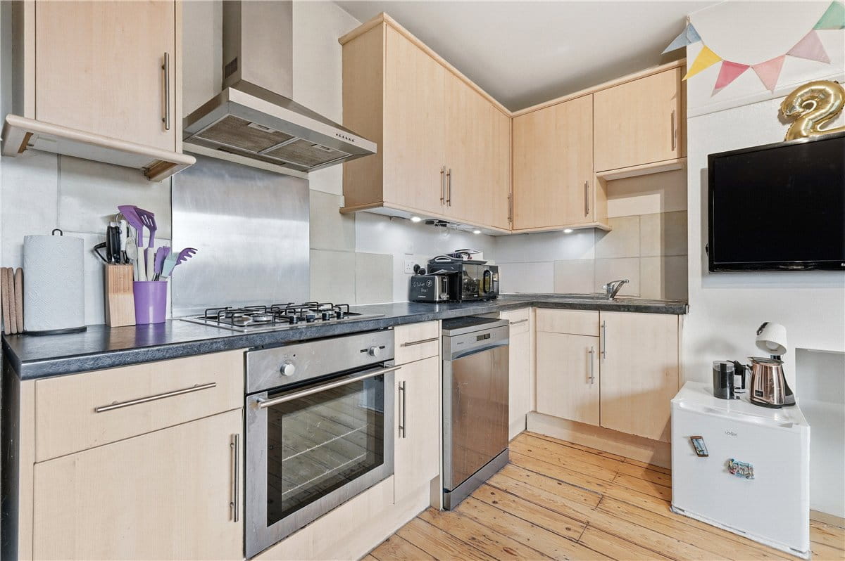 4 bedroom flat, Bolingbroke Grove, London SW11 - Available