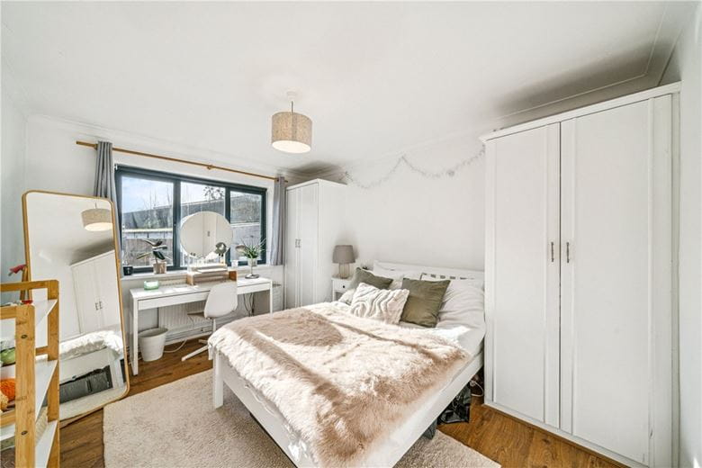 2 bedroom flat, Mayford Close, London SW12 - Available