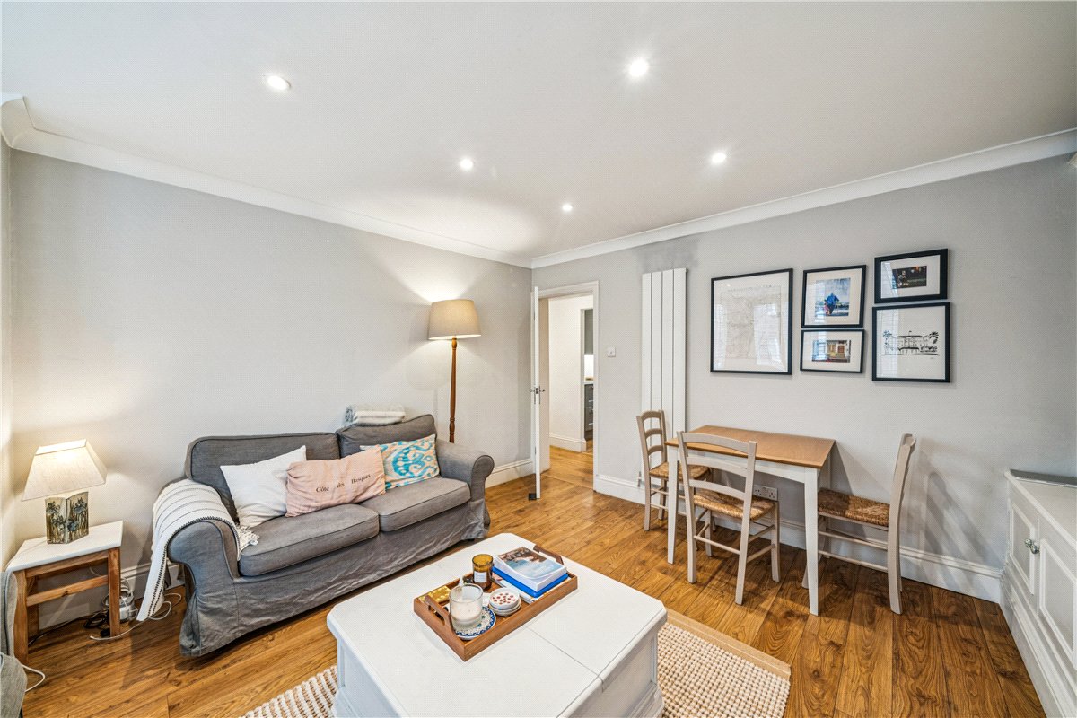 2 bedroom flat, Frogmore, London SW18 - Sold STC