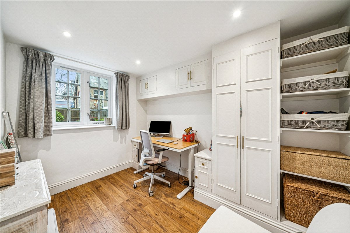 2 bedroom flat, Frogmore, London SW18 - Sold STC