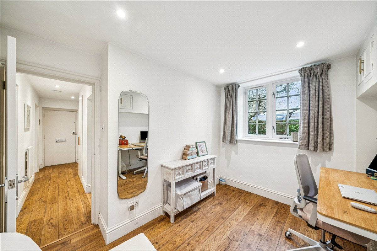 2 bedroom flat, Frogmore, London SW18 - Sold STC