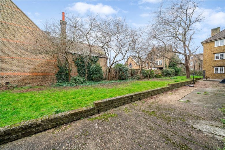 2 bedroom flat, Frogmore, London SW18 - Sold STC