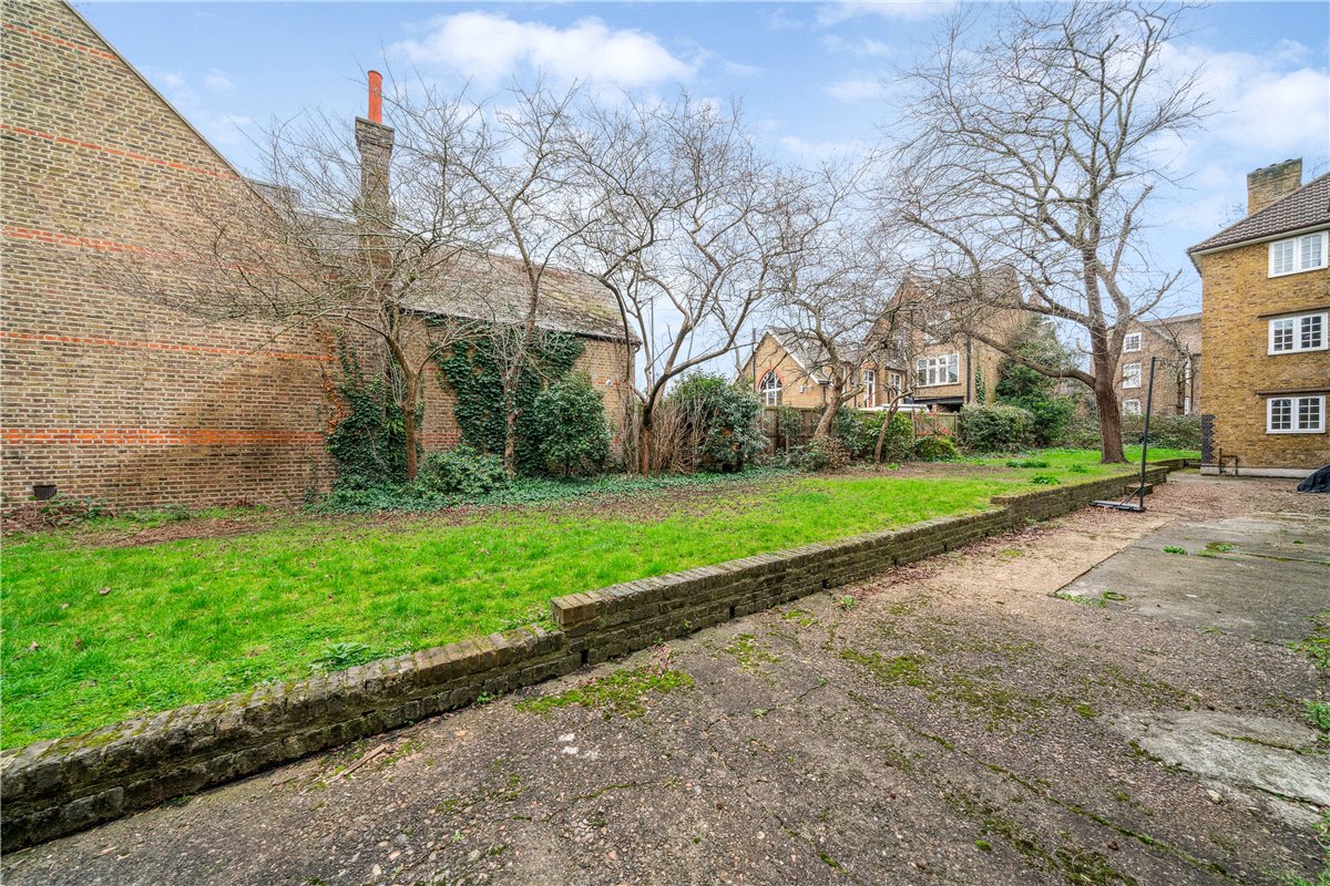 2 bedroom flat, Frogmore, London SW18 - Sold STC