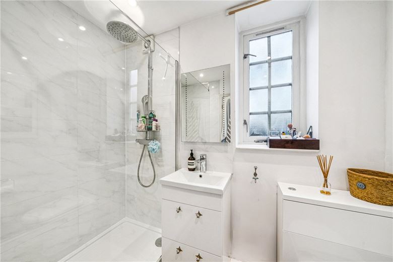 2 bedroom flat, Frogmore, London SW18 - Sold STC