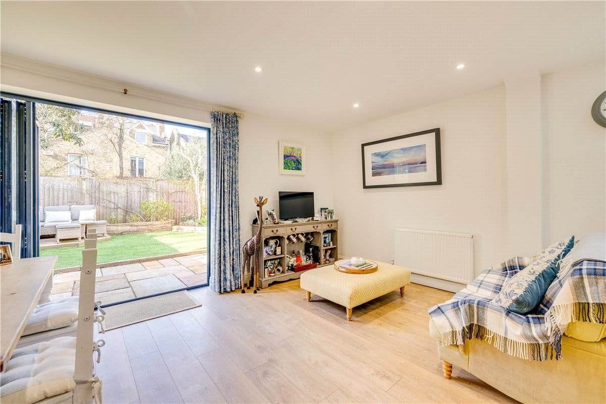 2 bedroom flat, Birdhurst Road, London SW18 - Available