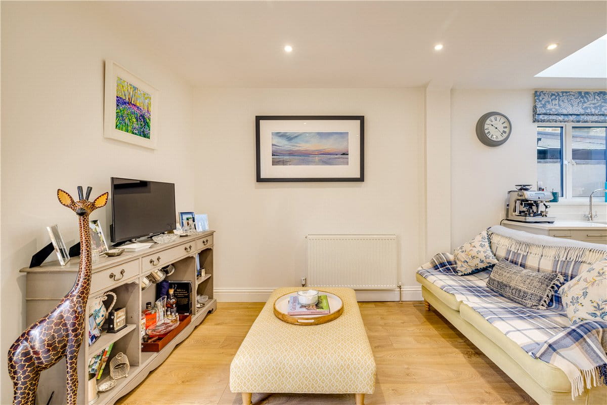 2 bedroom flat, Birdhurst Road, London SW18 - Available
