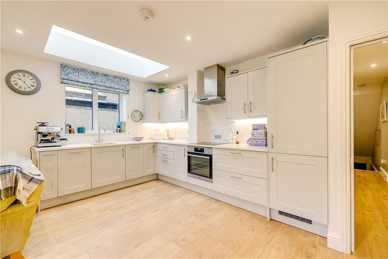 2 bedroom flat, Birdhurst Road, London SW18 - Available