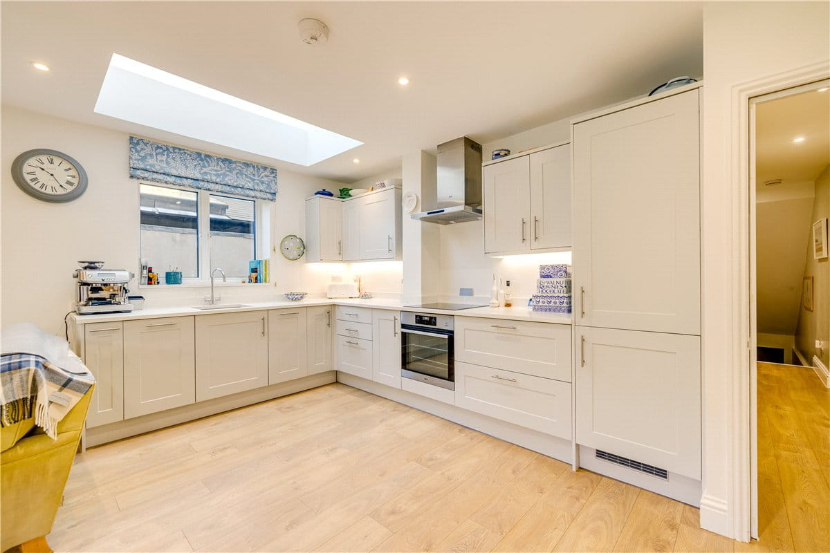 2 bedroom flat, Birdhurst Road, London SW18 - Available