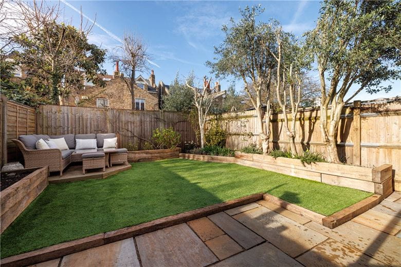 2 bedroom flat, Birdhurst Road, London SW18 - Available