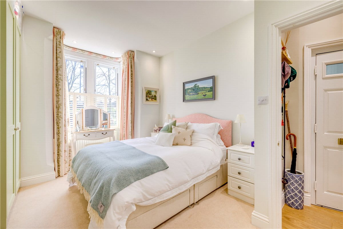 2 bedroom flat, Birdhurst Road, London SW18 - Available