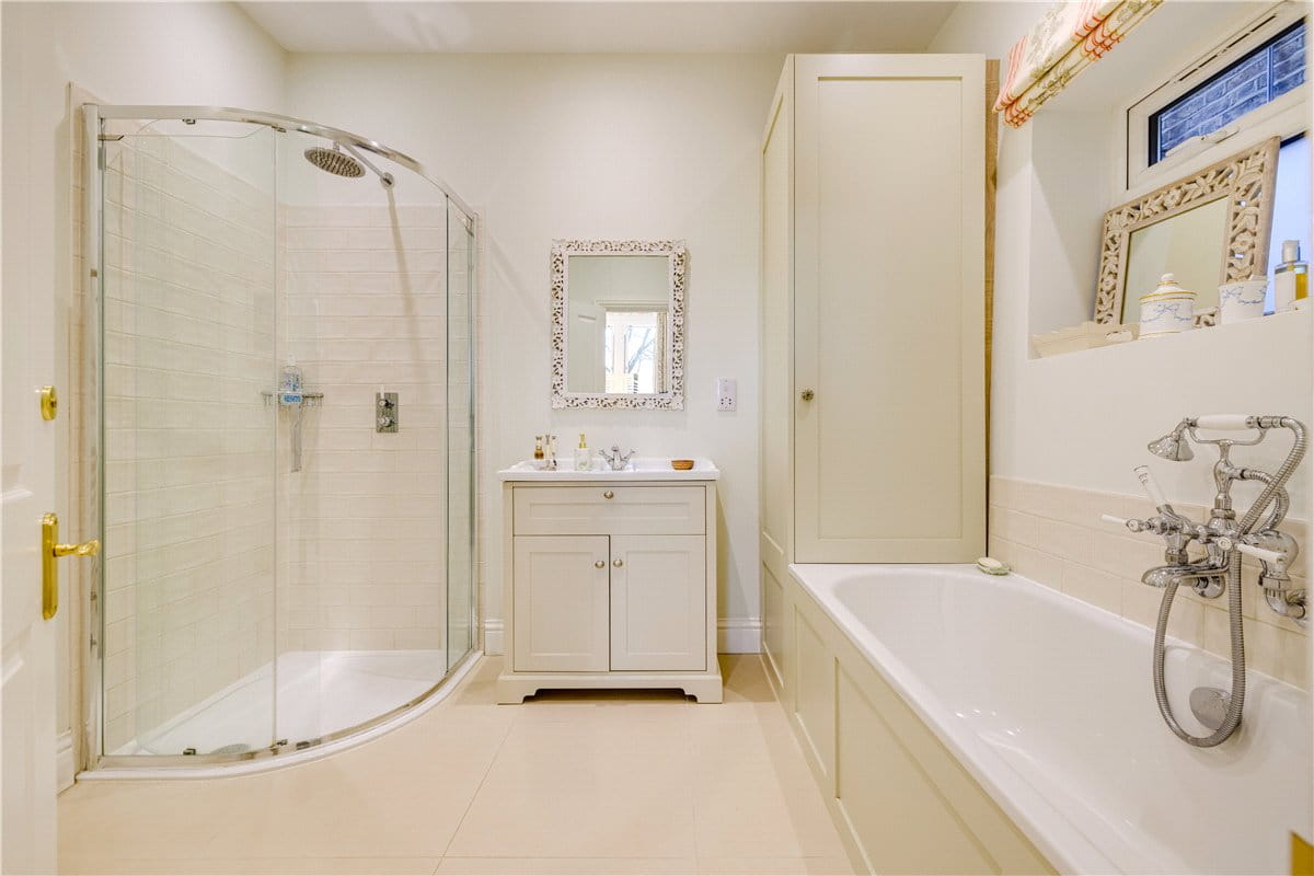 2 bedroom flat, Birdhurst Road, London SW18 - Available