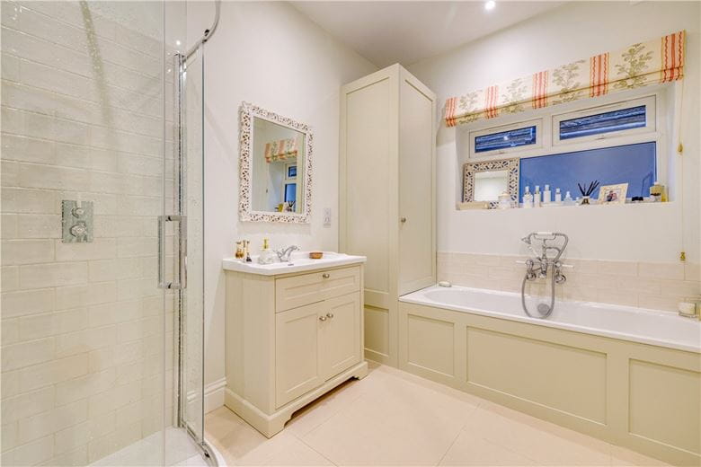 2 bedroom flat, Birdhurst Road, London SW18 - Available