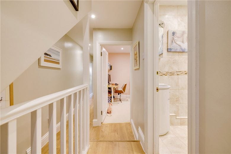 2 bedroom flat, Birdhurst Road, London SW18 - Available