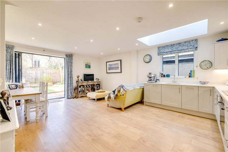 2 bedroom flat, Birdhurst Road, London SW18 - Available