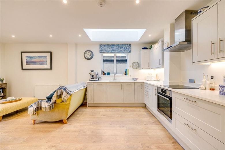 2 bedroom flat, Birdhurst Road, London SW18 - Available