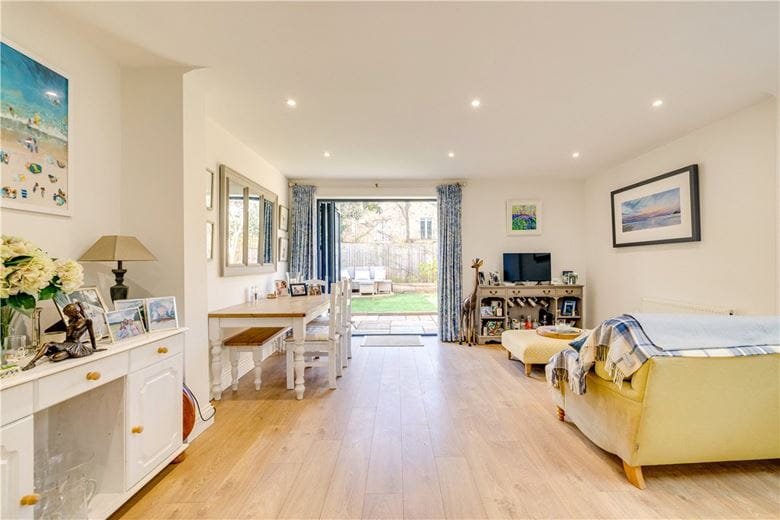 2 bedroom flat, Birdhurst Road, London SW18 - Available