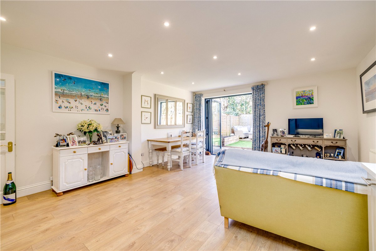 2 bedroom flat, Birdhurst Road, London SW18 - Available