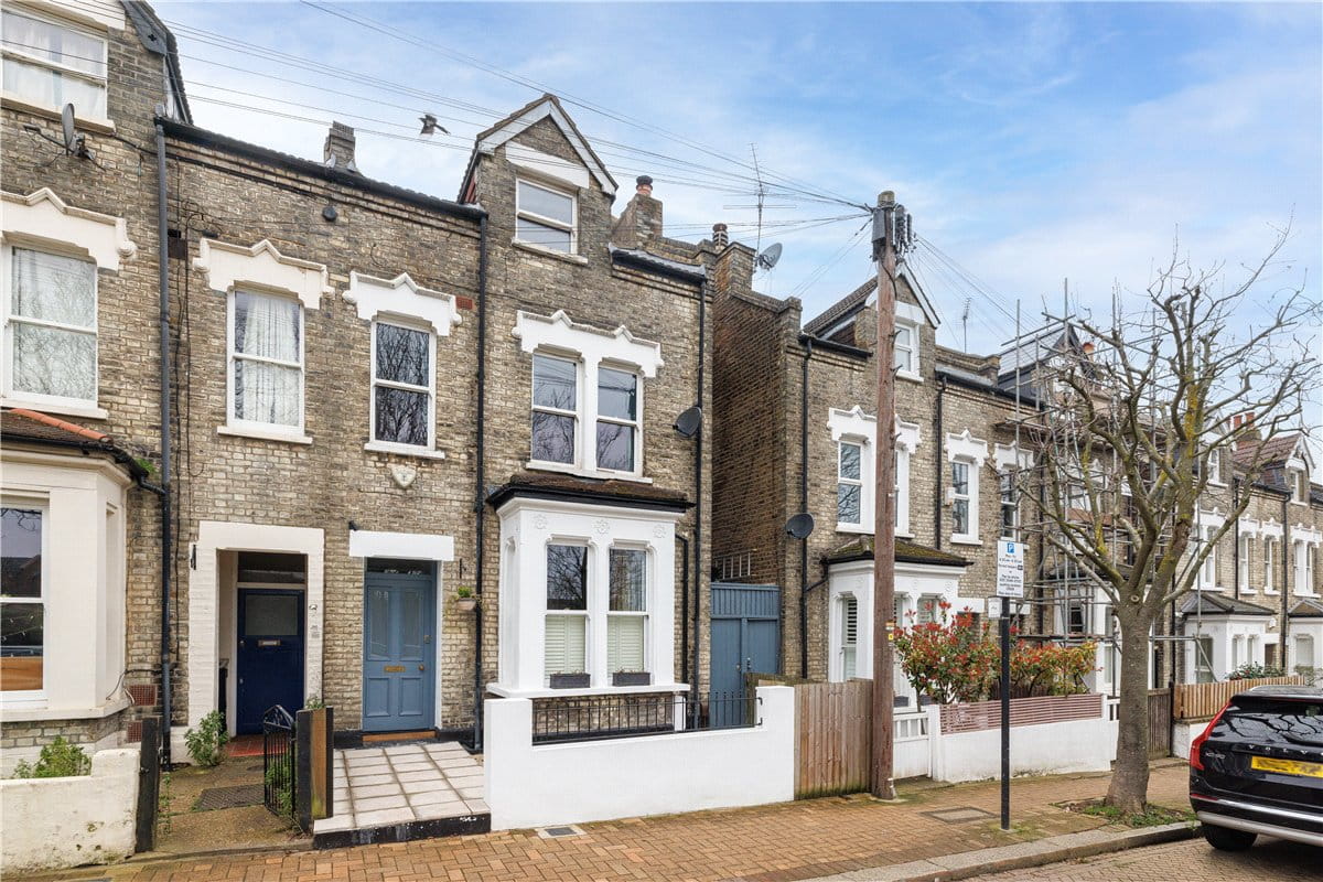 2 bedroom flat, Birdhurst Road, London SW18 - Available