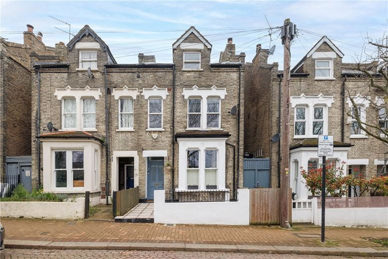 2 bedroom flat, Birdhurst Road, London SW18 - Available