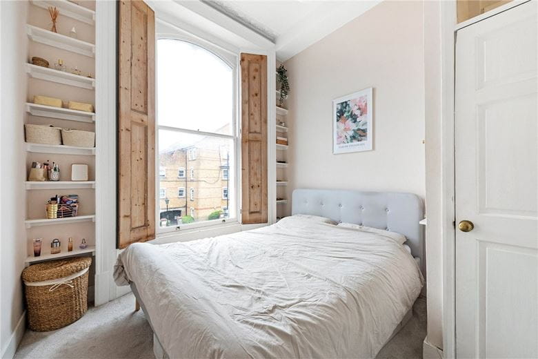 2 bedroom flat, East Hill, London SW18 - Available