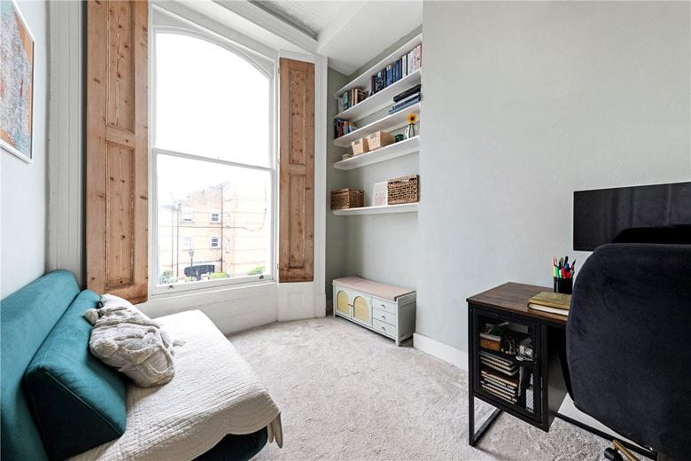 2 bedroom flat, East Hill, London SW18 - Available