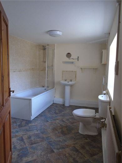 3 bedroom house, High Lee Lane, Hoylandswaine S36 - Let Agreed