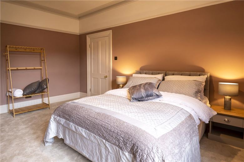 6 bedroom house, Harlow Moor Drive, Harrogate HG2