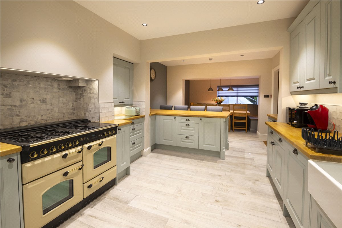 6 bedroom house, Harlow Moor Drive, Harrogate HG2