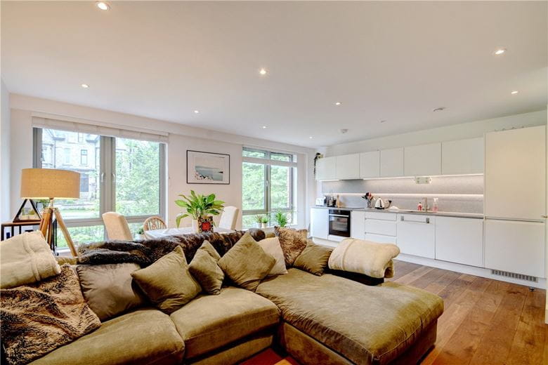 2 bedroom flat, Springfield Avenue, Harrogate HG1 - Available