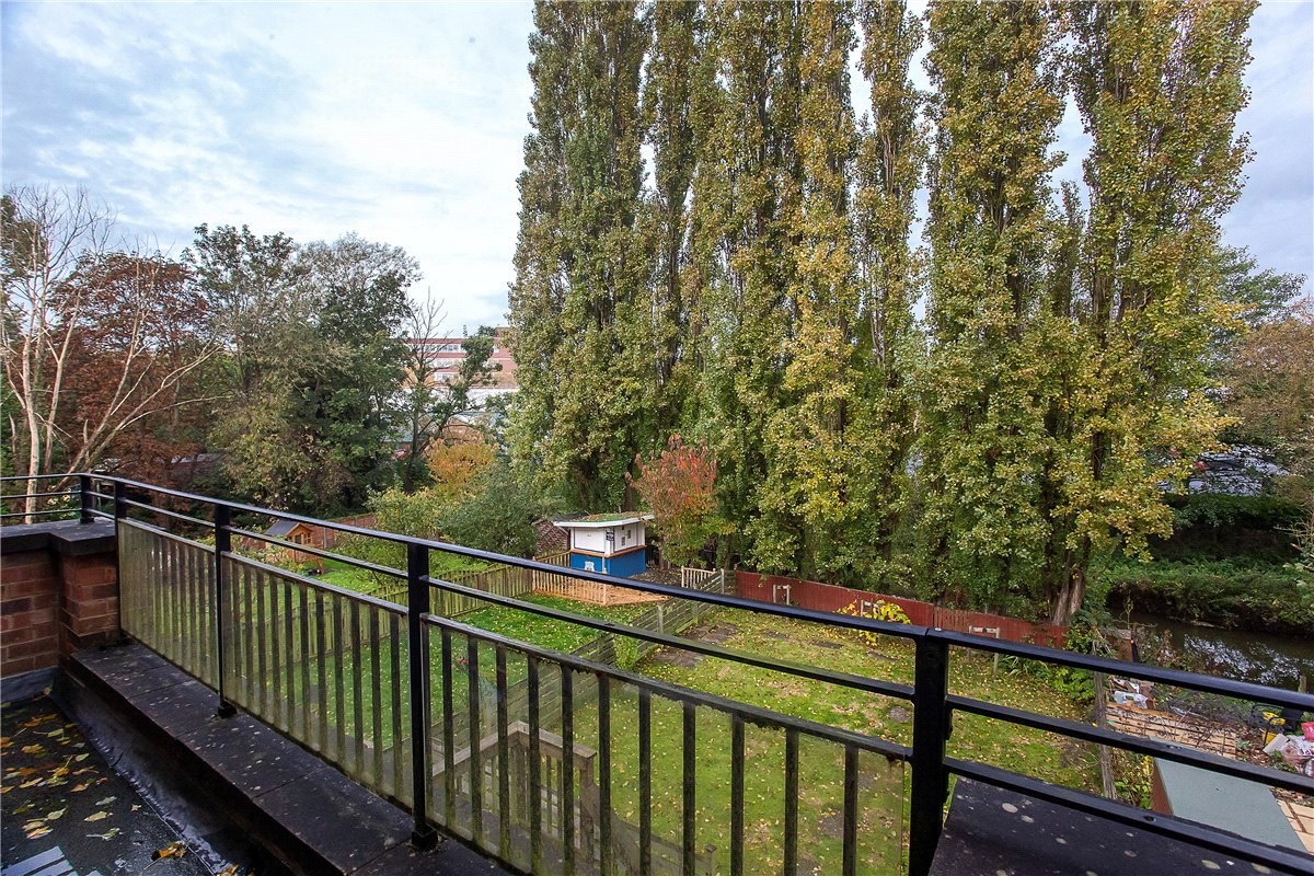 3 bedroom house, Waterside Gardens, York YO31