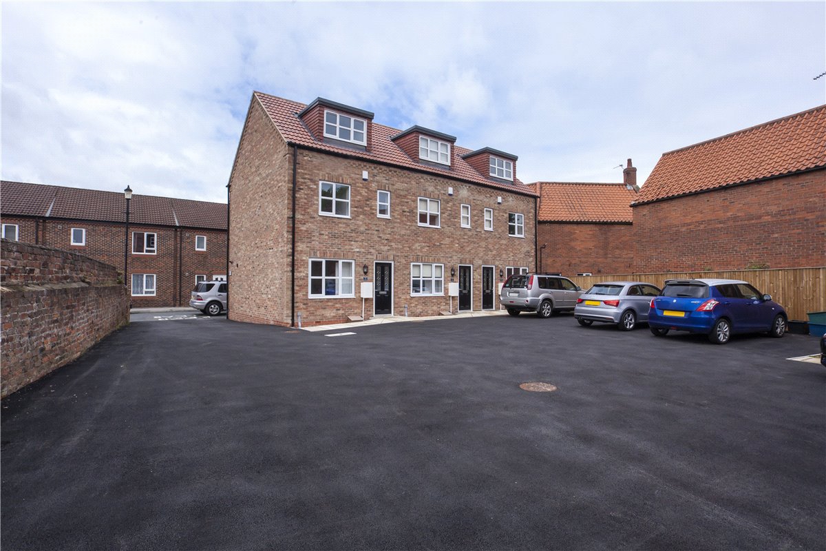 3 bedroom house, Millgate Court, Selby YO8 - Let Agreed