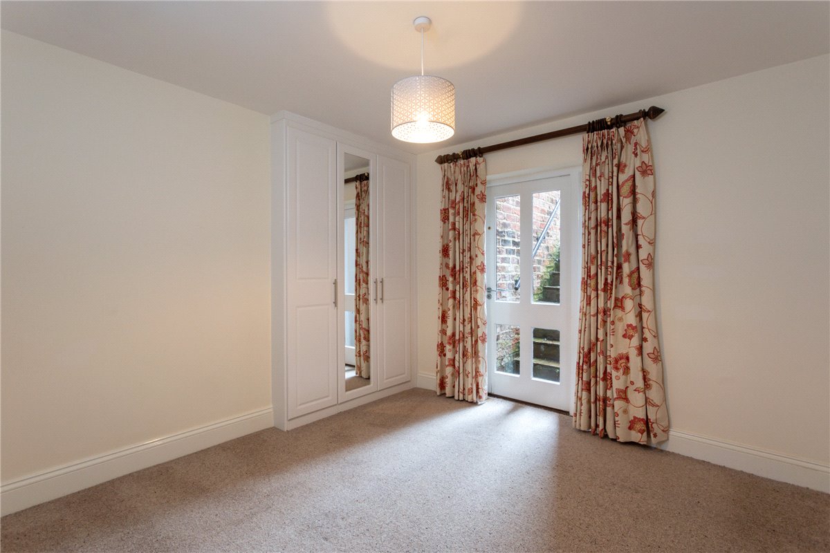 2 bedroom flat, Priory Street, York YO1
