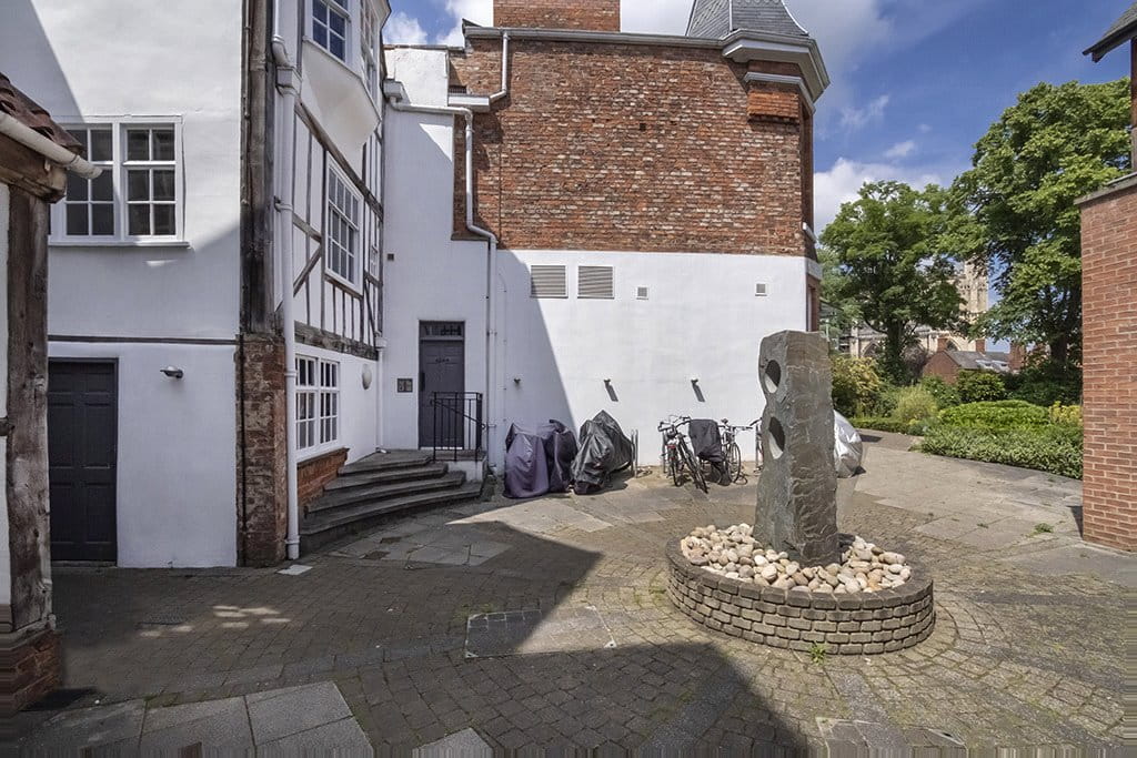 2 bedroom flat, Low Petergate, York YO1