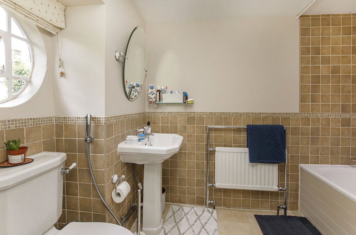 6 bedroom house, Royds Hall, Royds Hall Lane BD12 - Available