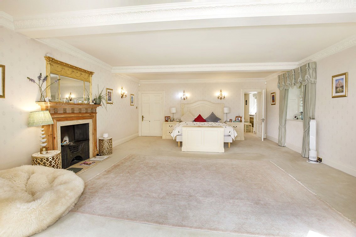 6 bedroom house, Royds Hall, Royds Hall Lane BD12 - Available