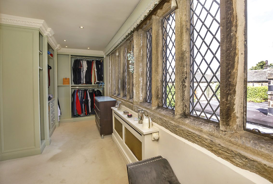 6 bedroom house, Royds Hall, Royds Hall Lane BD12 - Available