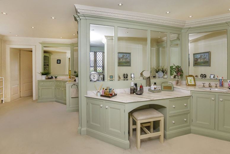 6 bedroom house, Royds Hall, Royds Hall Lane BD12 - Available