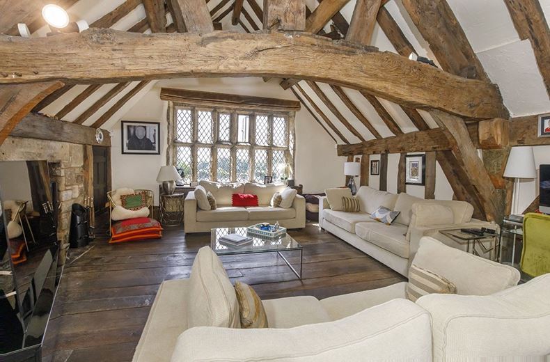 6 bedroom house, Royds Hall, Royds Hall Lane BD12 - Available