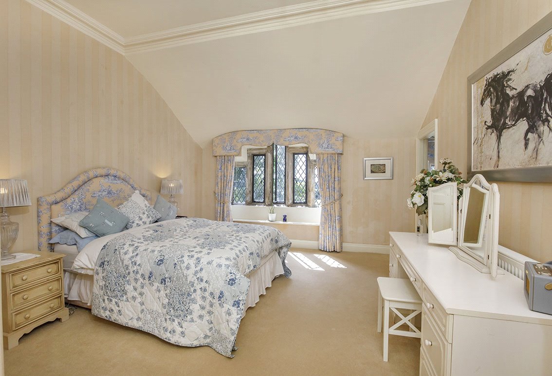 6 bedroom house, Royds Hall, Royds Hall Lane BD12 - Available